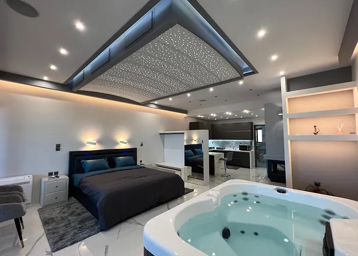 Seafront Luxury Suite With Jacuzzi & Sauna