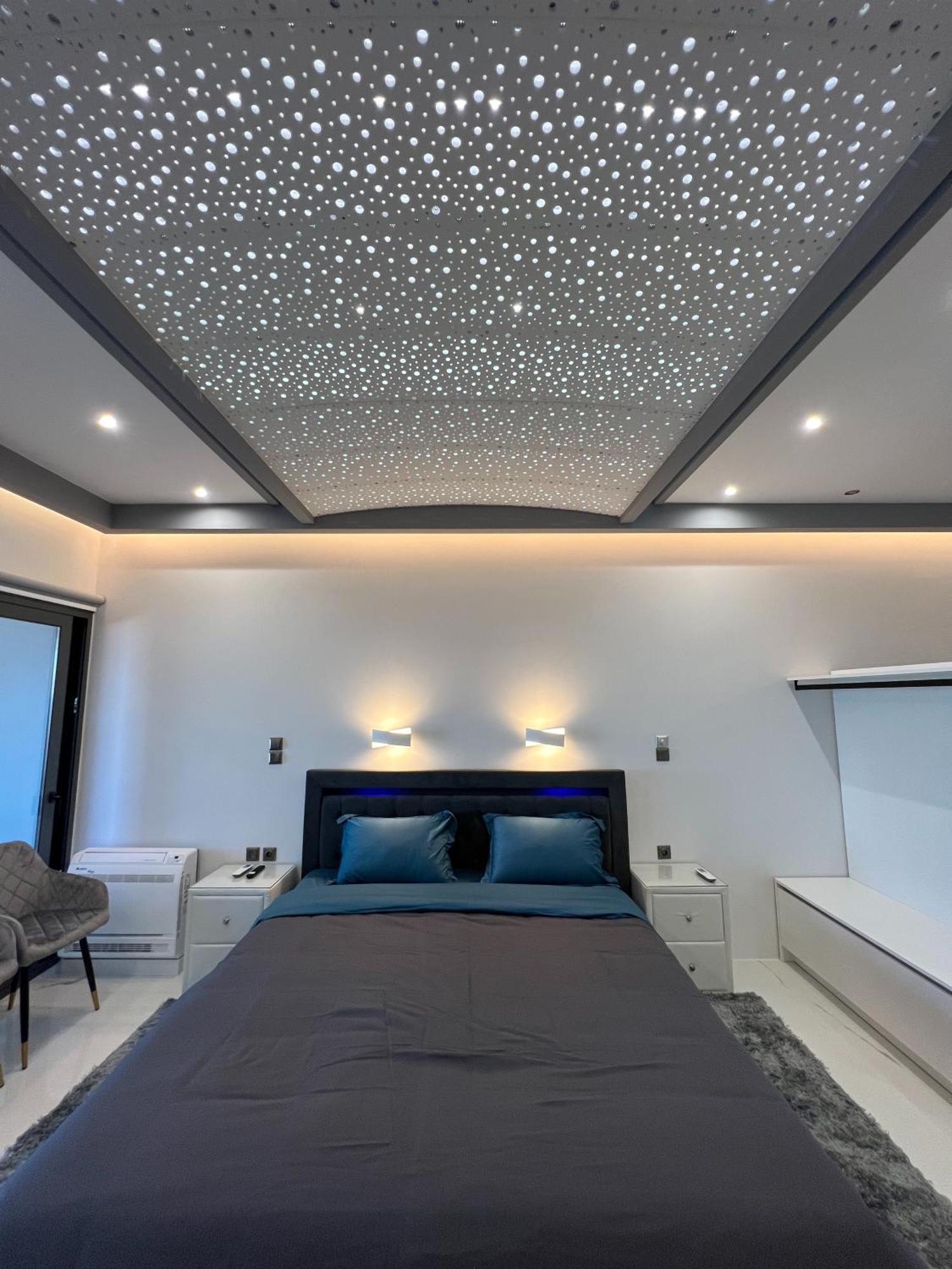 Seafront Luxury With Jacuzzi & Sauna Apartment
