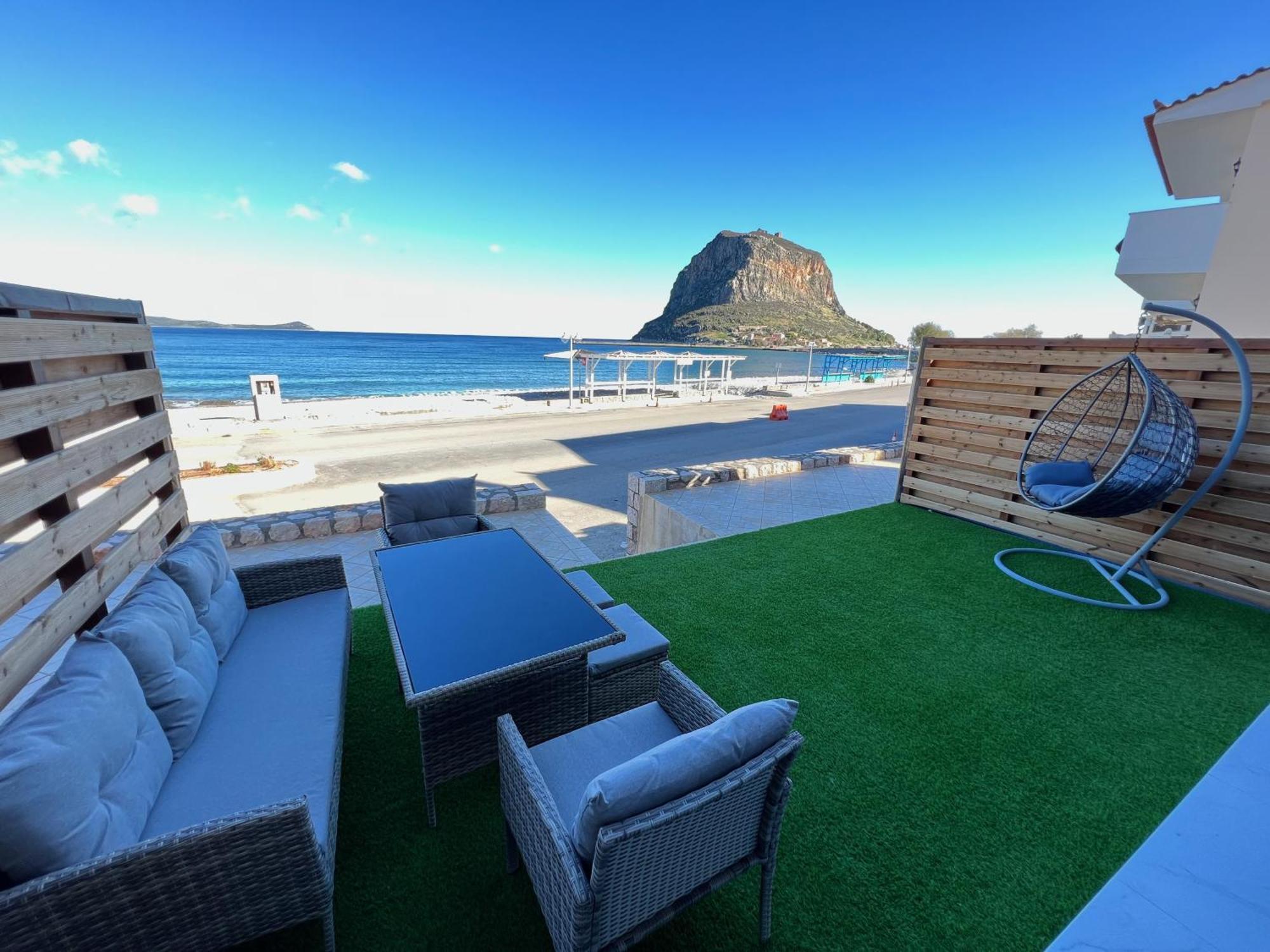 Seafront Luxury With Jacuzzi & Sauna Apartment *
