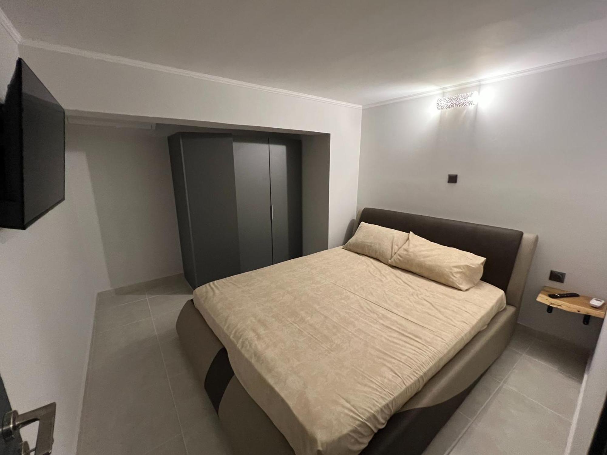 Seafront Luxury With Jacuzzi & Sauna Apartment