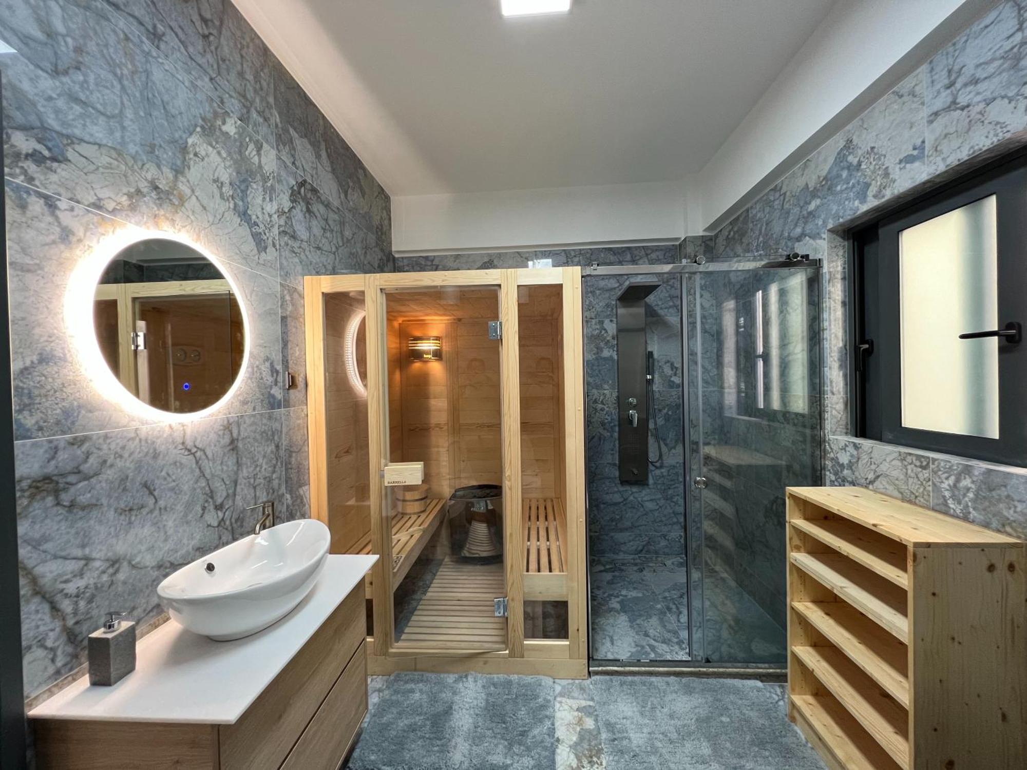 Seafront Luxury With Jacuzzi & Sauna Monemvasia