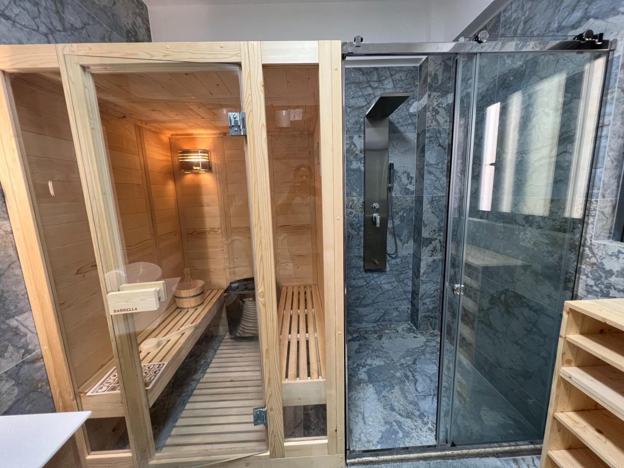 Apartment Seafront Luxury With Jacuzzi & Sauna